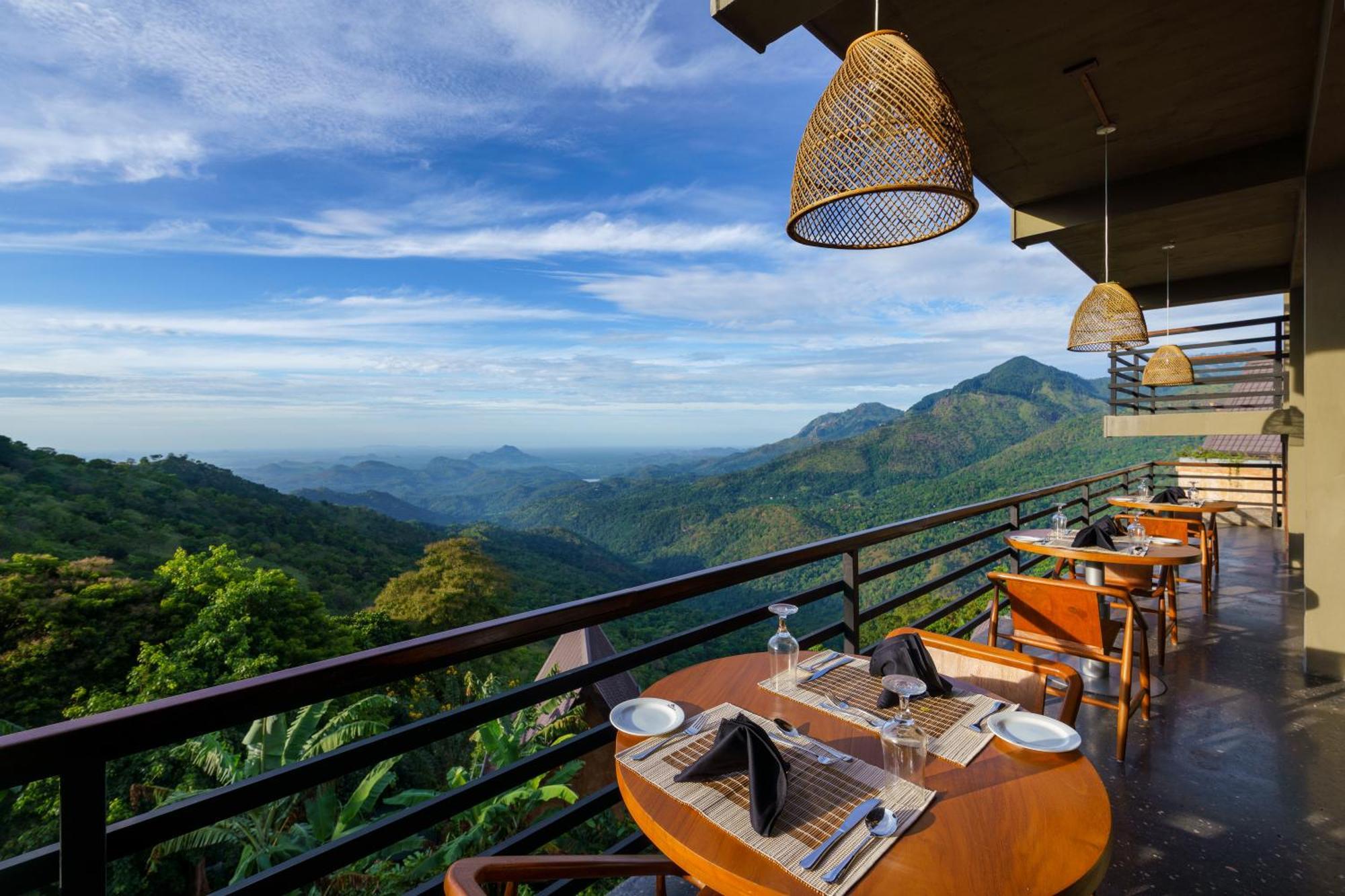 Majentra Ella Hotel ภายนอก รูปภาพ