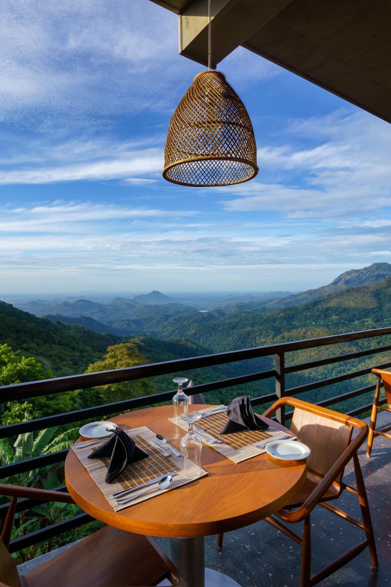 Majentra Ella Hotel ภายนอก รูปภาพ