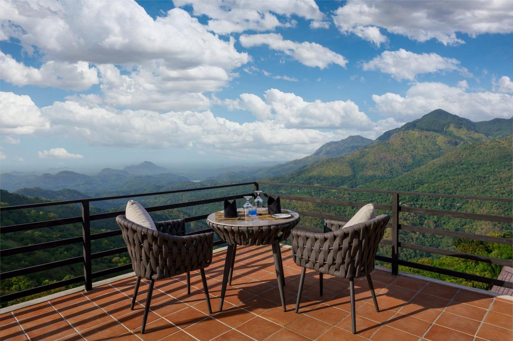 Majentra Ella Hotel ภายนอก รูปภาพ
